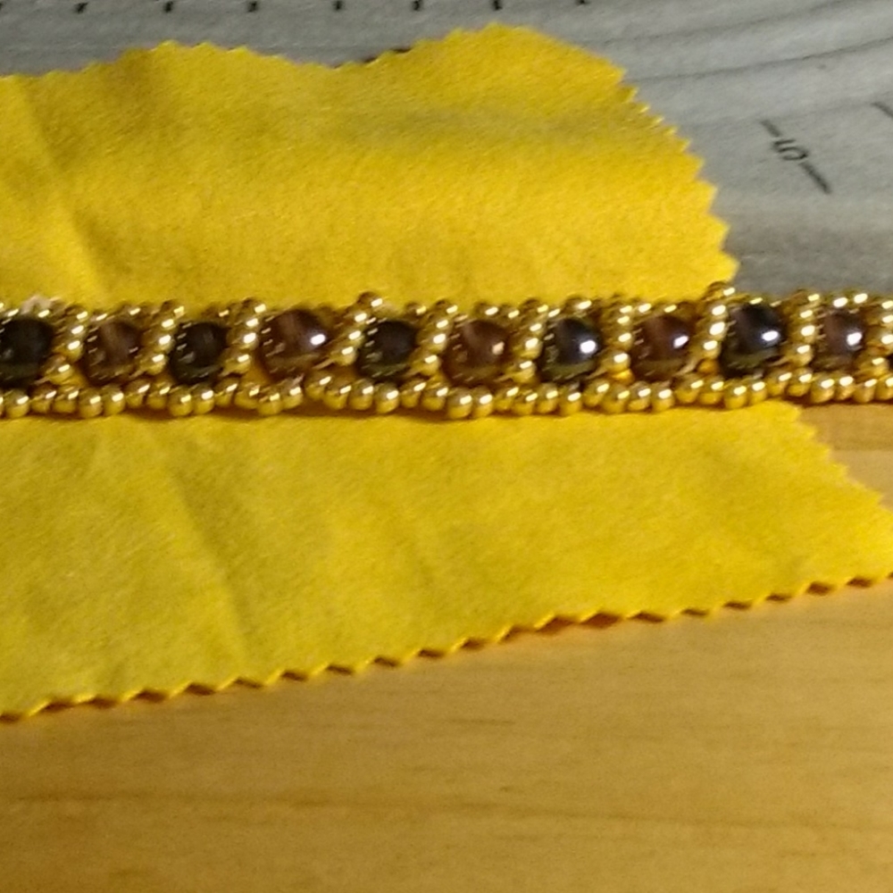 6.5 to 7.5 inches glass beaded bracelet
